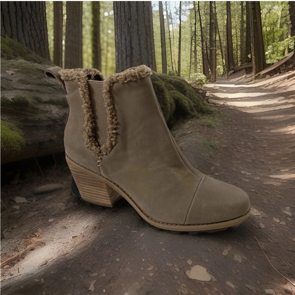 EUC TOMS Everly Leather Women's Tan Heeled Ankle Boots Size 7.5 Neutral Comfort